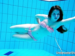 18 jahre, Bikini, Braunhaarige, Hd, Pool, Öffentlich, Jungendliche (18+), Unter wasser