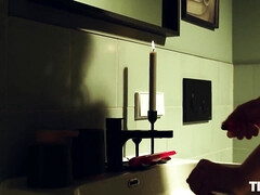 Salle de bains, Doigter, Masturbation, Orgasme, Rasée, Solo, String, Serré