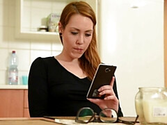 Gros cul, Grosse bite, Sucer une bite, Cuisine, Seins naturels, Rousse roux, Adolescente, Nénés