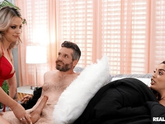 Бисексуалы, Минет, Пальцем, Поцелуи, Лизание, Оргии, Киски, Втроем