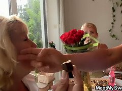 Две девушки, Бабушки, Зрелые, Мамочка, Реалити, Кричащие, Втроем, Игрушки