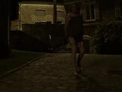 Enthousiasteling, Hardcore, Masturbatie, Rijpe lesbienne, Buiten, Openbaar, Shemale, Speelgoed