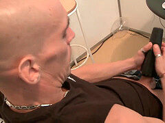 LECHE sixty nine Public fuck-a-thon at a pornography convention