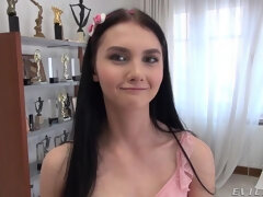 Cul, Sucer une bite, Brunette brune, Double pénétration, Branlette thaïlandaise, Maigrichonne, Dénudage, Adolescente