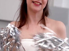 Grosser schwanz, Braunhaarige, Vollbusig, Süss, Gruppe, Hd, Nippel, Strümpfe