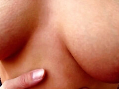 Grosser schwanz, Braunhaarige, Spermaladung, Schwanz, Aufs gesicht abspritzen, Handjob, Reif, Titten