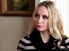 Blondine, Braunhaarige, Vollbusig, Gesichtssitzen, Lesbisch, Natürlichen titten, Büro, Piercing