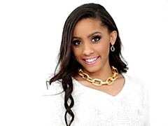 Gros cul, Grosse bite, Sucer une bite, Brunette brune, En levrette, Seins naturels, Adolescente, Nénés