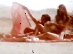 Leie, Grosser schwanz, Blasen, Spermaladung, Öffentlich, Retro, Flotter dreier, Vintage