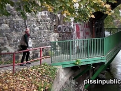 Chica, Rubia, Botas, Hd, Al aire libre, Orinar, Público