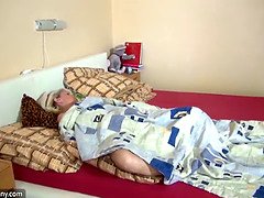 Frau frau mann, Oma, Masturbation, Orgie, Party, Muschi, Jungendliche (18+), Flotter dreier