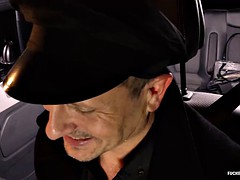 Braunhaarige, Auto, Spermaladung, Europäisch, Lecken, Lingerie, Dürr, Titten