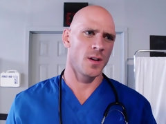 Sucer une bite, Brunette brune, Médecin, Hard, Mère que j'aimerais baiser, Chatte, Cheveux courts, Mouillée