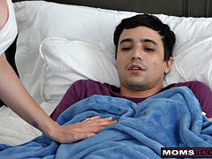 Kinderhüterin, Grosse titten, Blasen, Spermaladung, Füsse, Handjob, Milf, Reiten