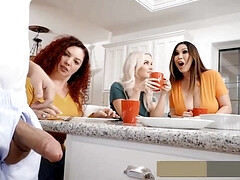 Leie, In den arsch, Tussi, Grosse titten, Vollbusig, Flotter vierer, Milf, Mutti