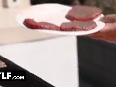 デカ尻, デカチン, フェラチオ, 茶髪の, エロ熟女, Hd, なめる, オージー