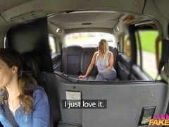 Lécher le cul, Voiture, Femelle, Doigter, Lesbienne, Léchez, De plein air, Chatte