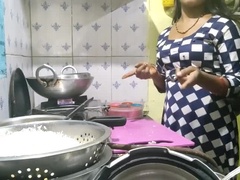 18 ans, Amateur, Anal, Gros cul, Éjaculer dans la bouche, Cuisine, Maman, De plein air