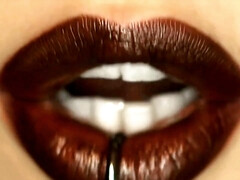 デカ尻, フェラチオ, 顔射, 指いじり, 淫乱熟女, アウトドア, 剃毛, タトゥー