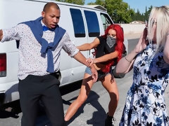 Gros cul, Gros seins, Bisexuelle, Sucer une bite, Branlette thaïlandaise, Interracial, Embrassement, Plan cul à trois