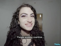 Schwarz, Braunhaarige, Hundestellung, Handjob, Pov, Strümpfe, Tätowierung, Jungendliche (18+)