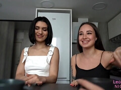 18 ans, Cul, Groupe, Lesbienne, Orgie, Chatte, Adolescente, Nénés