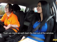 デカパイ, 車, ぽちゃ, 指いじり, レズビアン, なめる, 裸, オマンコ