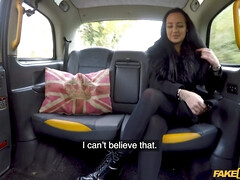 Любители, Большие сиськи, Минет, В машине, Сперма на лице, Киски, Короткая стрижка, Влажная