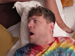 美女, なめる, 馬乗り, タトゥー, ティーン, 三人, おもちゃ, バイブレーター