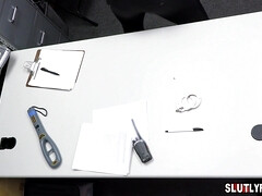 18 ans, Gros cul, Gros seins, Sucer une bite, Brunette brune, Hd, Rasée, Nénés