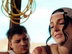 Tetas grandes, Mamada, Morena, Estilo perrito, Corridas faciales, Lamidas, Tetas naturales, Trio