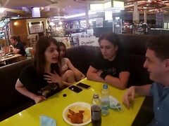 Leie, Tussi, Grosse titten, Italienisch, Nippel, Öffentlich, Jungendliche (18+), Titten