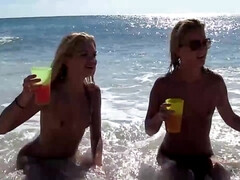 Enthousiasteling, Kont, Gek, Lesbisch, Naakt, Natuurlijke tieten, Buiten, Kut duiken