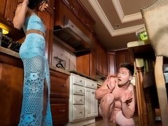 お尻, デカ尻, 黒人, フェラチオ, 手コキする, 異人種間, なめる, オッパイの