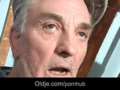 Blasen, Hundestellung, Doppelpenetration, Grossvater, Gruppe, Dürr, Jungendliche (18+), Flotter dreier