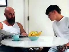 Grote mammen, Bizar, Bruinharig, Tsjechisch, Eerste keer, Natuurlijke tieten, Schreeuwen, Tieten likken