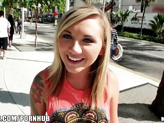 Amateur, Anal, Cul, En levrette, Hard, Jeans, Ados anal, Sous la jupe