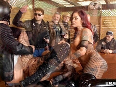 Gros cul, Grosse bite, Sucer une bite, Plantureuse, Groupe, Actrice du porno, Public, Nénés