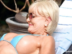 Grosse titten, Schwarz, Blasen, Oma, Interrassisch, Milf, Pool, Muschi