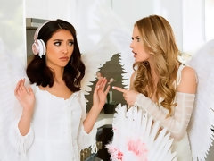 Brunette brune, Doigter, Embrassement, Cuisine, Lesbienne, Masturbation, Adolescente, Nénés