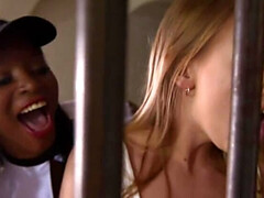 Анальный секс, Большие сиськи, Глубокая глотка, Лесбиянка, Рабыни, Порка, Втроем, Сиськи