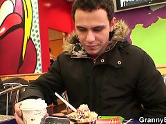 Mooi, Blond, Oudere vrouw, Diep in de keel, Handbeurt, Rijpe lesbienne, Moeder, Stiefmoeder