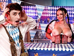 Grosser arsch, Grosser schwanz, Grosse titten, Blasen, Braunhaarige, Hundestellung, Milf