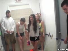 ビキニ, ブロンド, 茶髪の, 大学生, 学生寮, 女 人男 人, パーティ, 剃毛