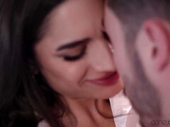 Enthousiasteling, Pijpbeurt, Bruinharig, Sperma shot, Hardcore, Zoenen, Natuurlijke tieten, Tatoeage