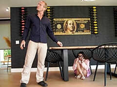 Grote kont, Grote lul, Grote mammen, Pijpbeurt, Hondjeshouding, 1 man 2 vrouwen, Mager, Tiener