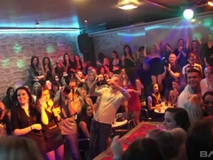 Blond, Bruinharig, Europees, Fetisj, Groep, Interraciaal, Ondergoed, Rijpe lesbienne