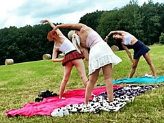 18 jaar, Grote kont, Grote mammen, Bruinharig, Jurk, Hd, Buiten, Openbaar