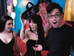 Gros seins, Sucer une bite, Brunette brune, En levrette, Branlette thaïlandaise, Mère que j'aimerais baiser, Jarretelles, Plan cul à trois