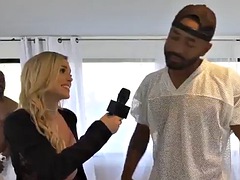 Blonde, Sucer une bite, Bukkaké, Noir ébène, Faciale, Partouze, Groupe, Suçant